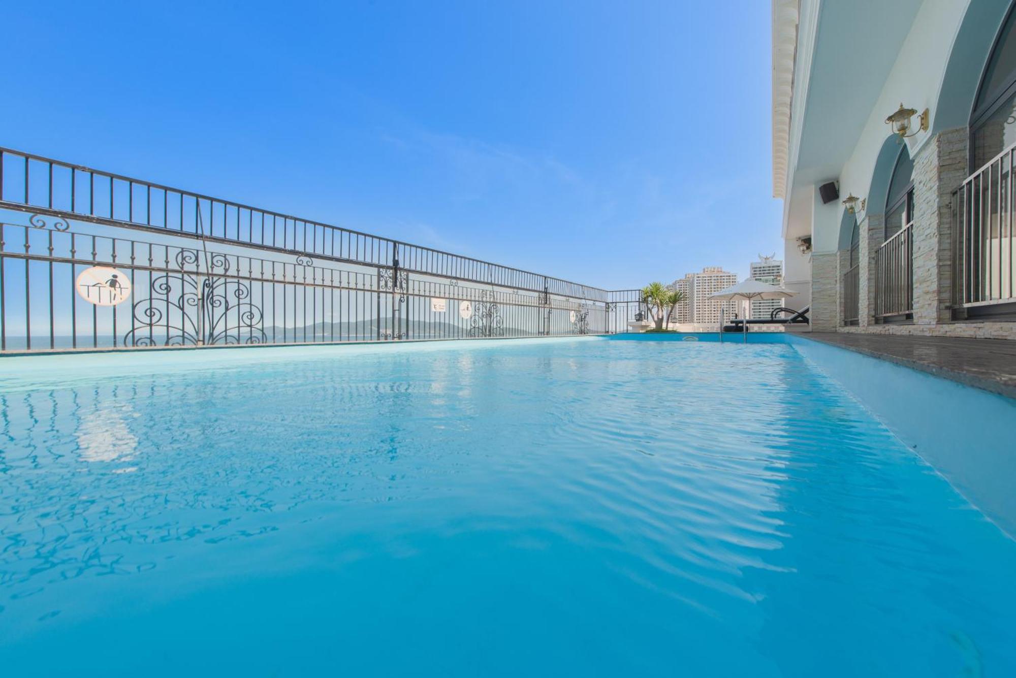 Daphovina Hotel Nha Trang Bagian luar foto