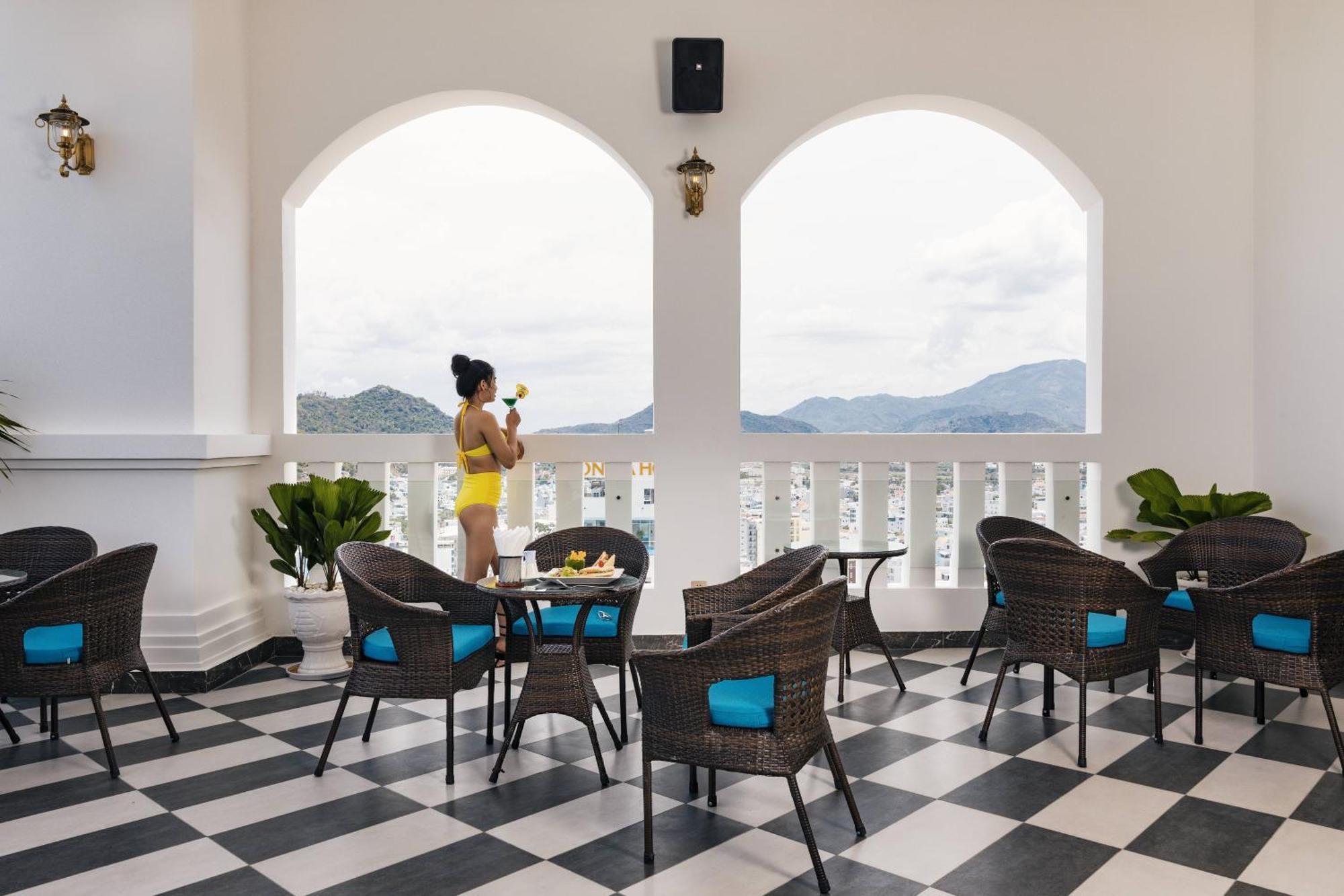 Daphovina Hotel Nha Trang Bagian luar foto