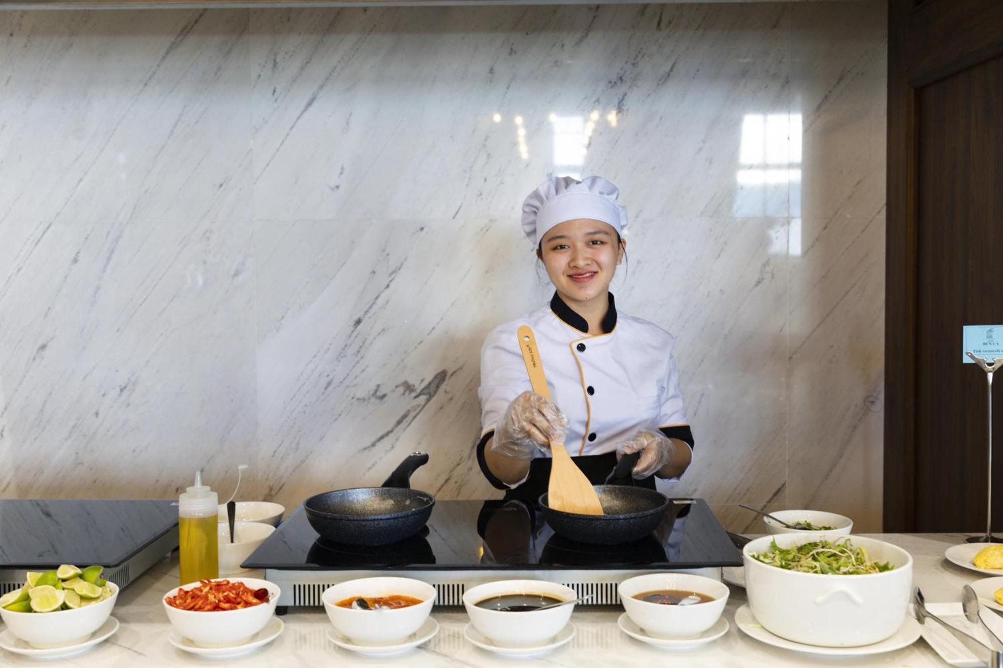 Daphovina Hotel Nha Trang Bagian luar foto