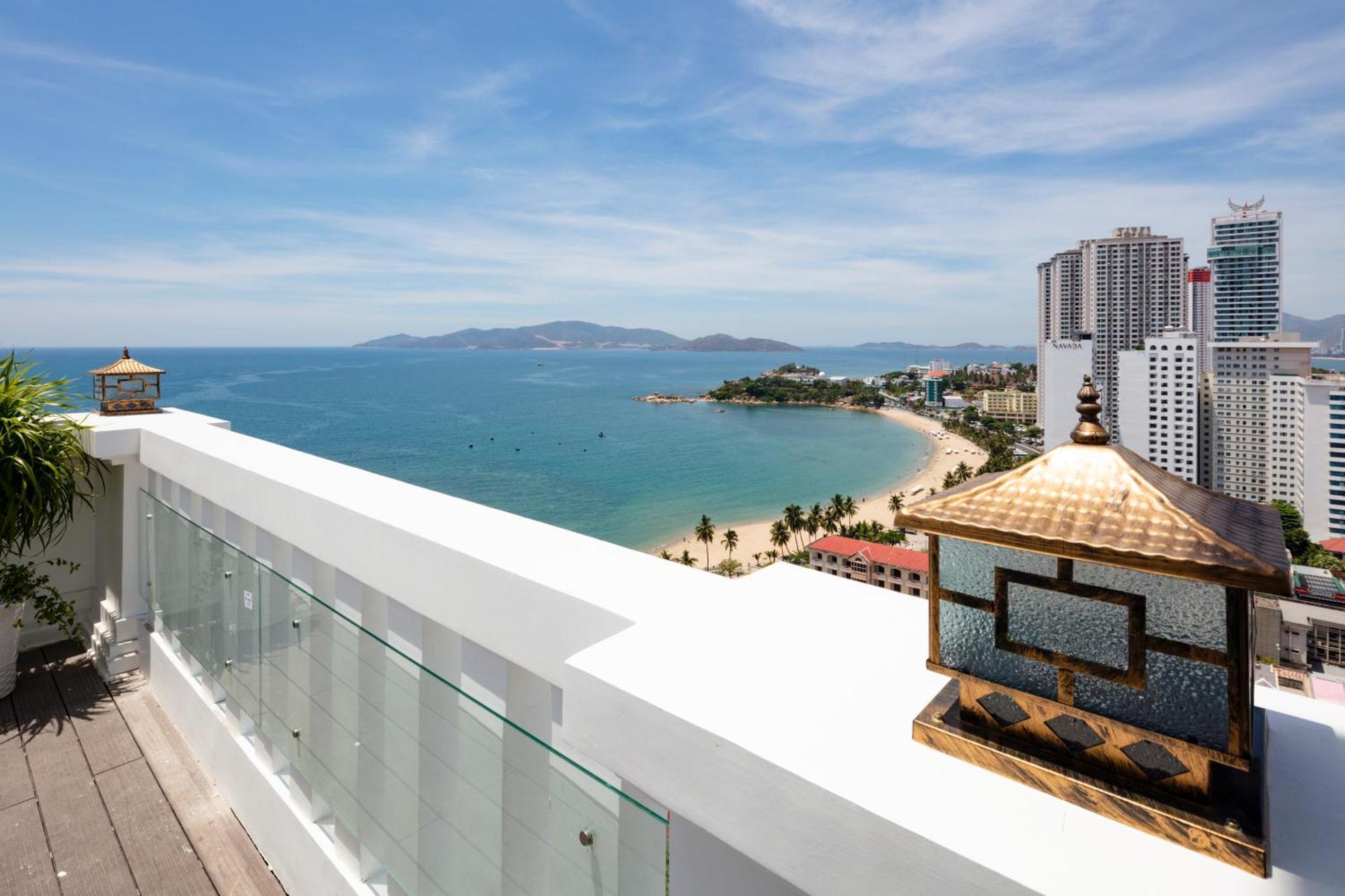 Daphovina Hotel Nha Trang Bagian luar foto