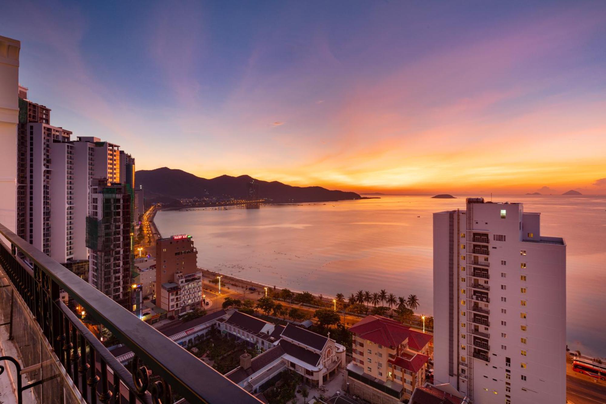 Daphovina Hotel Nha Trang Bagian luar foto
