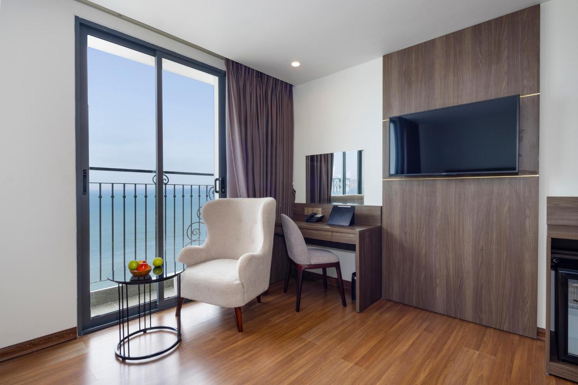 Daphovina Hotel Nha Trang Bagian luar foto