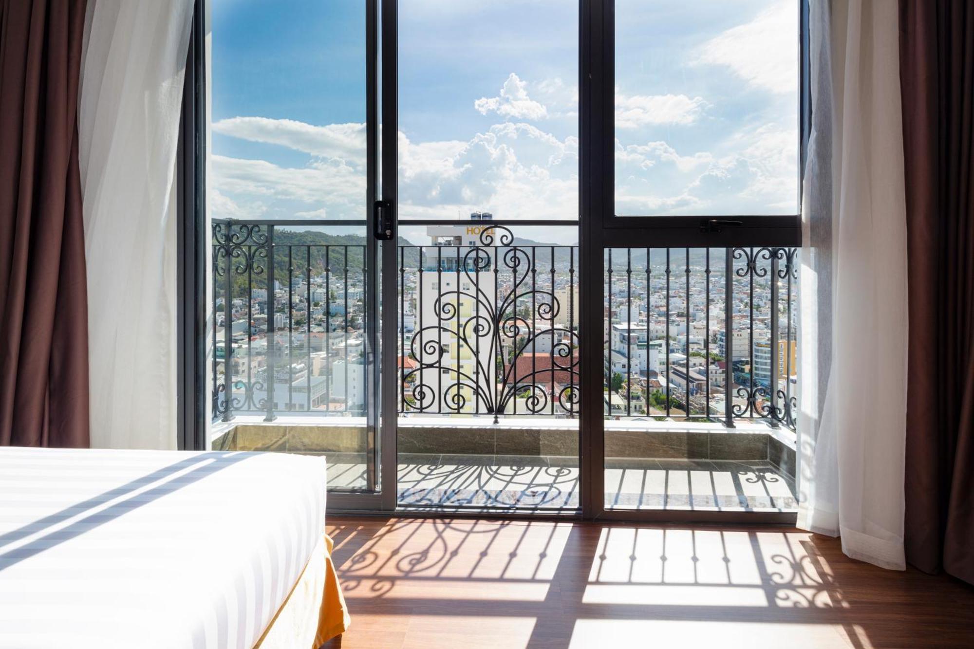 Daphovina Hotel Nha Trang Bagian luar foto