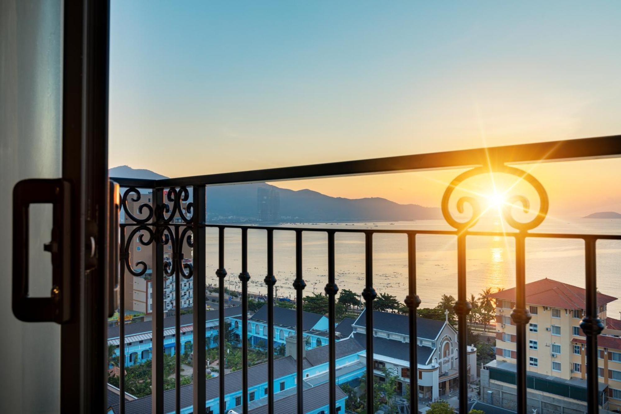 Daphovina Hotel Nha Trang Bagian luar foto