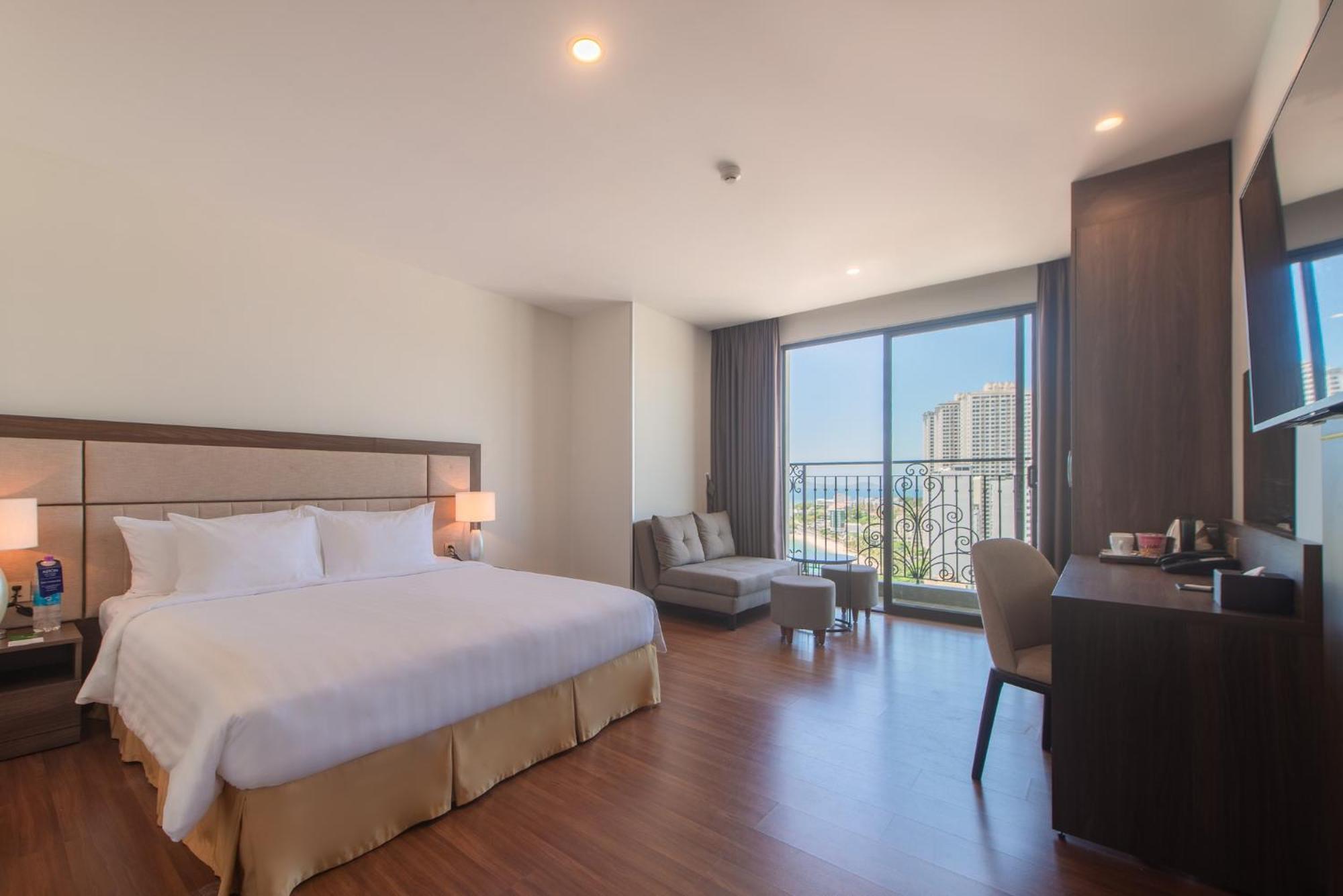 Daphovina Hotel Nha Trang Bagian luar foto