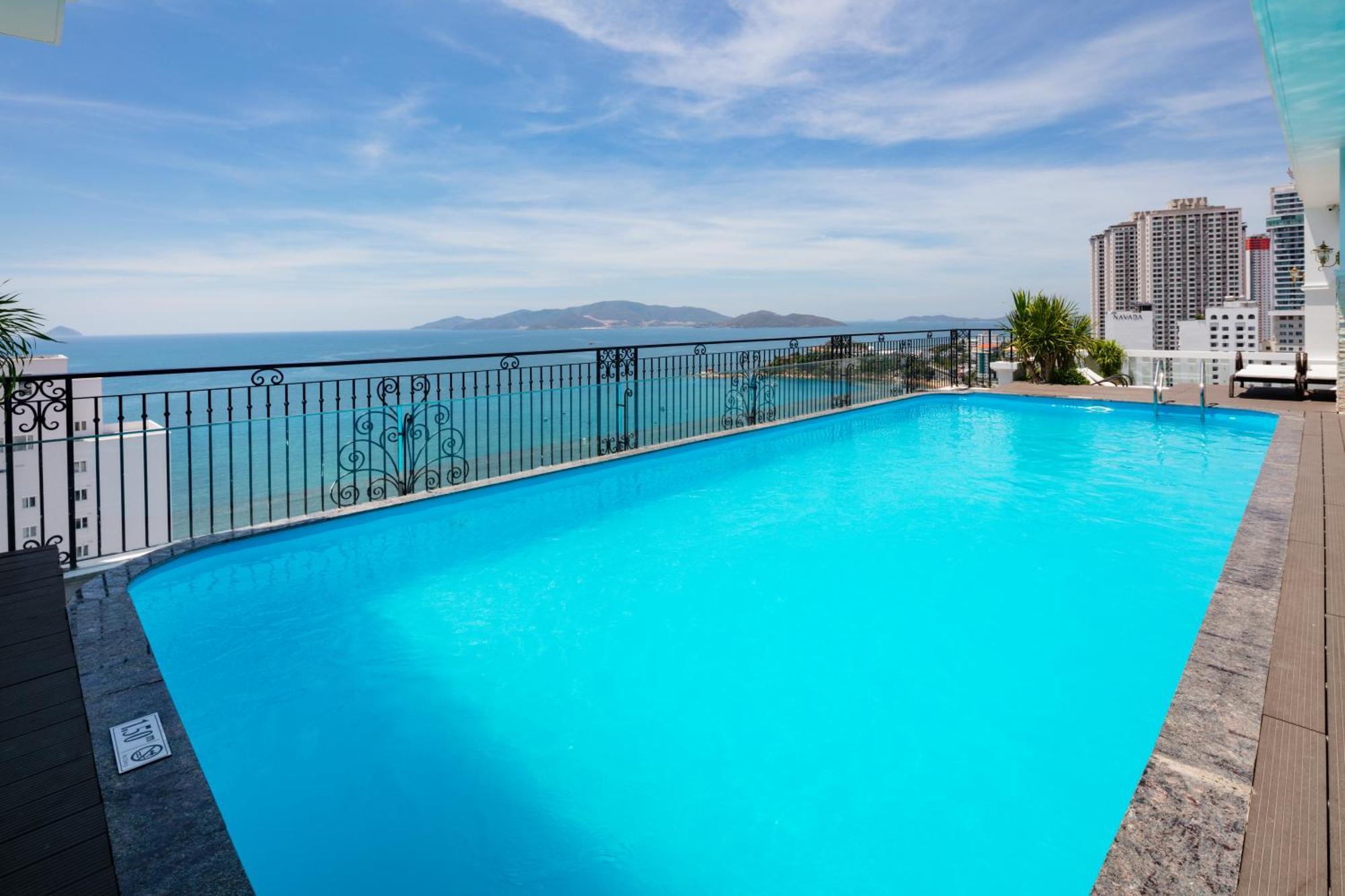Daphovina Hotel Nha Trang Bagian luar foto