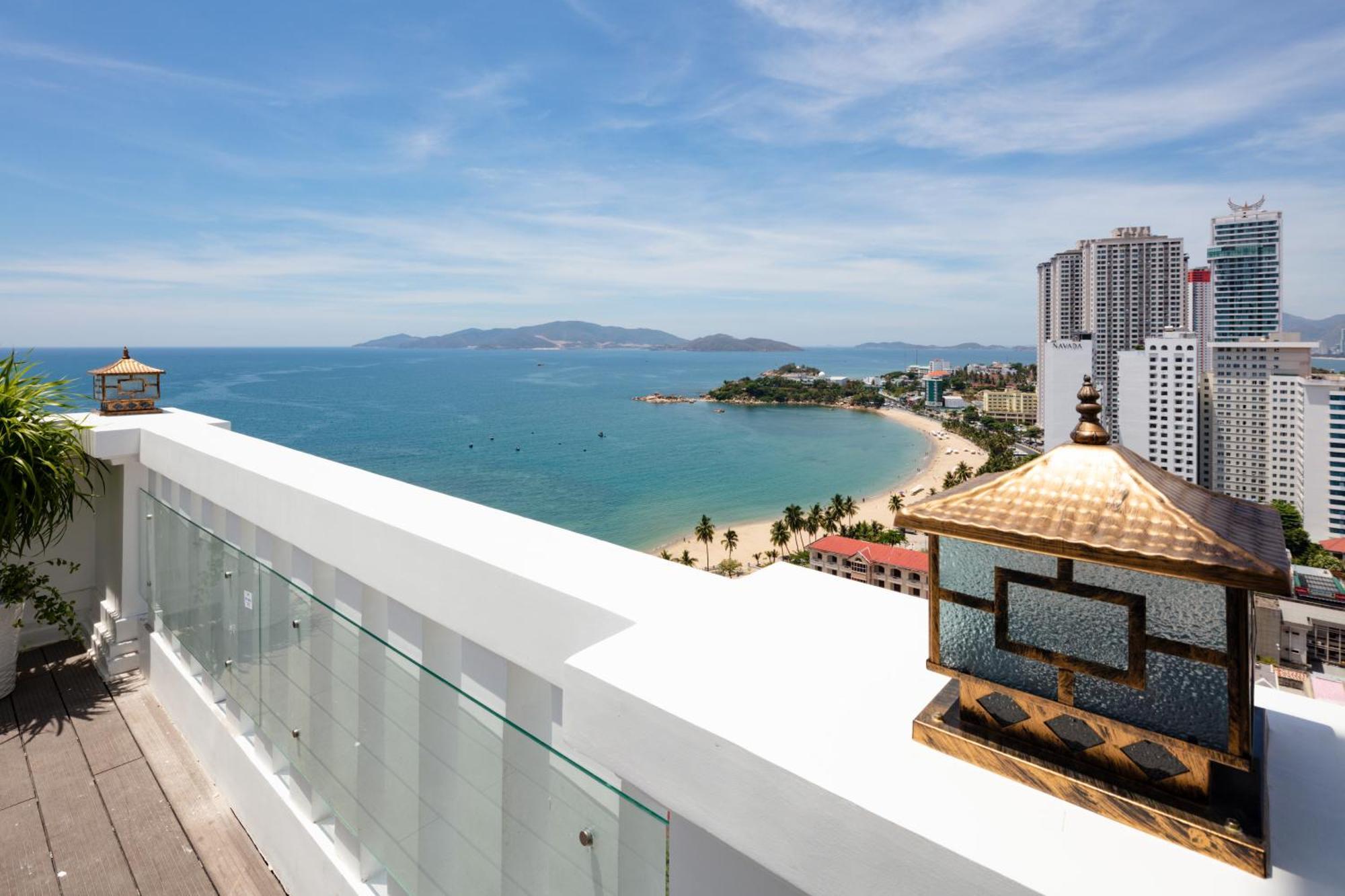 Daphovina Hotel Nha Trang Bagian luar foto